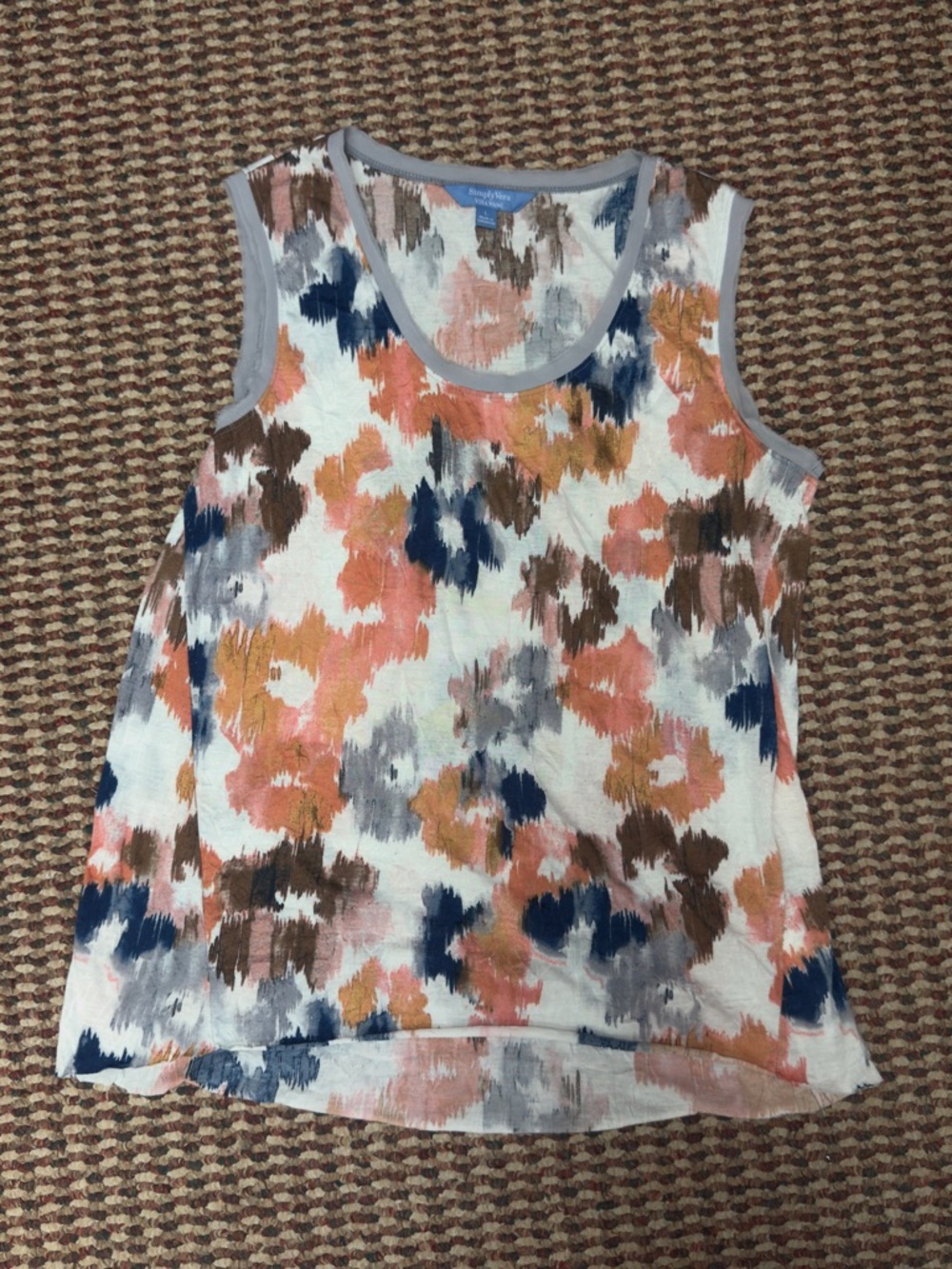 Simply Vera • Vera Wang gorgeous Floral Scoop Neck Tank Top - Coral/Navy